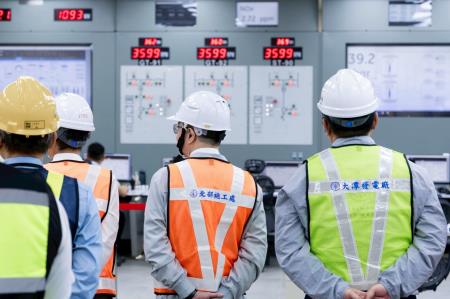 卓院長今(16)日視察中油觀塘接收站及台電大潭廠增建計畫照片 共12張_11 　共12張