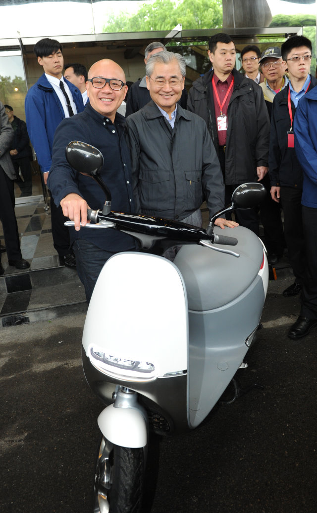 毛揆：機車電動化 向排碳宣戰 　共3張