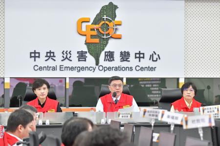 2024年7月23日行政院長卓榮泰視導凱米颱風中央災害應變中心第一次工作會報