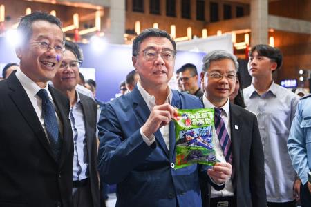 2026年9月5日行政院長卓榮泰出席「115年度九三敬軍優惠系列活動-英雄饗宴 飽家味國」展售會 　共10張