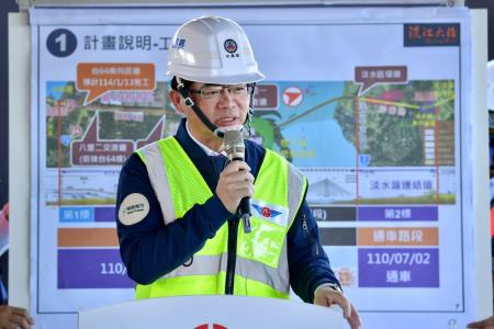 2024年6月29日行政院長卓榮泰視察淡江大橋建設計畫執行情形。　共9張