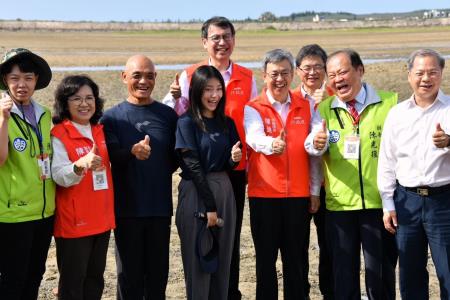 2023年6月30日行政院長陳建仁參訪澎湖地方創生離島出走工作室10 　共11張