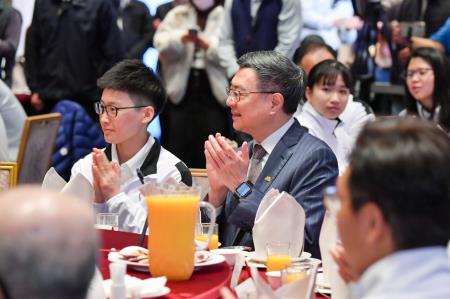 2025年2月18日行政院長卓榮泰出席2025年第9屆哈爾濱亞洲冬季運動會代表團返國餐會　共8張