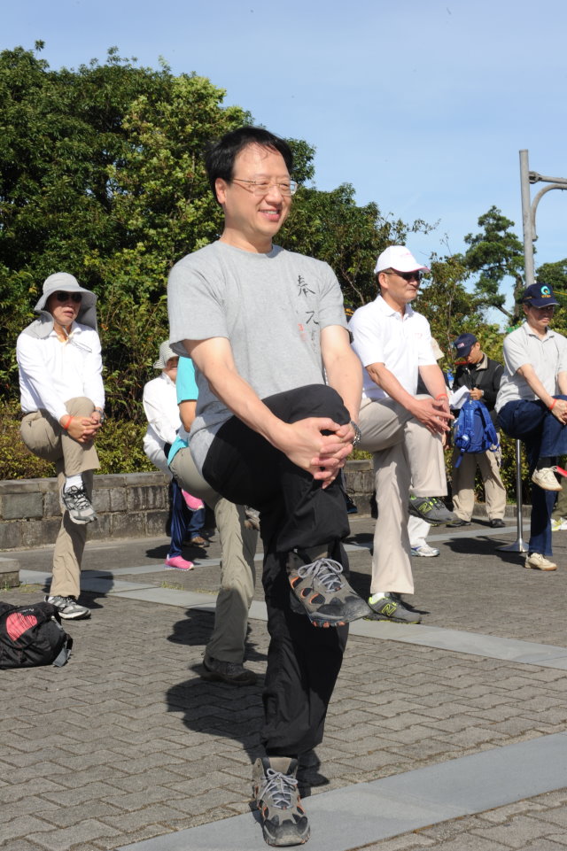 率閣員登七星山 江揆盼藉由近山養成對土地的珍惜及使命感 　共2張