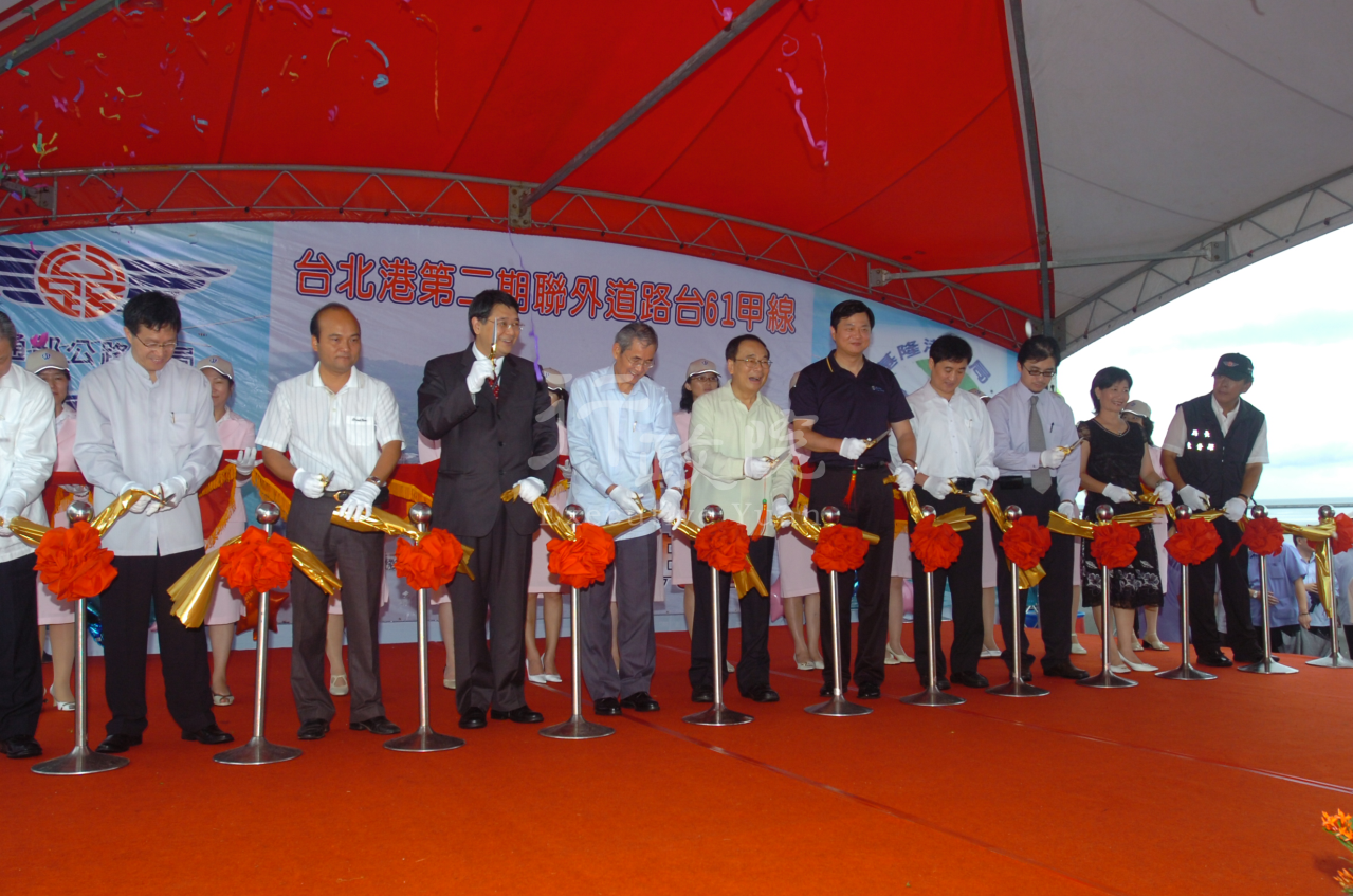 2007年8月7日行政院張俊雄院長參加台北港第二期聯外道路新建工程通車典禮 共1張 　共1張