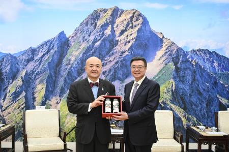 卓院長今(30)日接見日本台灣交流協會台北事務所片山和之代表一行照片 共6張　共6張
