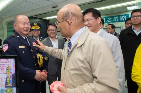 1080130行政院長蘇貞昌視察高公局北區交控中心暨慰勤3