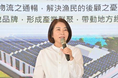 2024年5月13日_1行政院副院長鄭文燦視察屏東縣漁業國際化冷鍊加工廠、枋寮區漁會製冰廠S__4038904_0　共9張