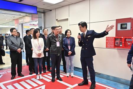 卓院長今（11）日視察桃園機場春節疏運整備作業照片 共10張　共10張