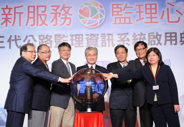 毛揆：結合雲端與大數據 新一代智慧公路監理服務啟用　共2張