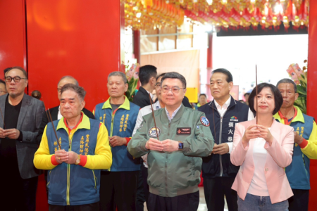 2026年2月20日行政院長卓榮泰赴豐原武德宮參拜祈福 　共8張