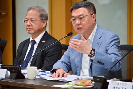 2025年4月13日行政院長卓榮泰出席高雄產業座談會_3 　共10張
