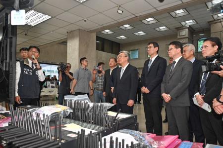 2024年5月8日行政院長陳建仁出席「重大電信網路詐欺案件查緝成果記者會」S__10281232_0　共7張