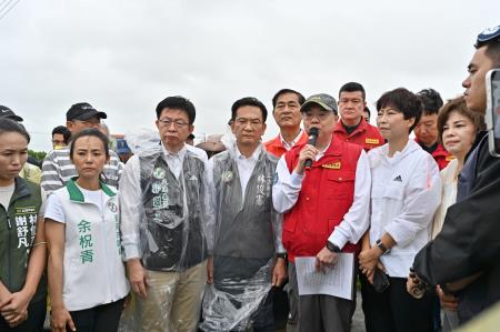 2024年7月26日行政院長卓榮泰視察臺南市高粱籽實農作災損情形