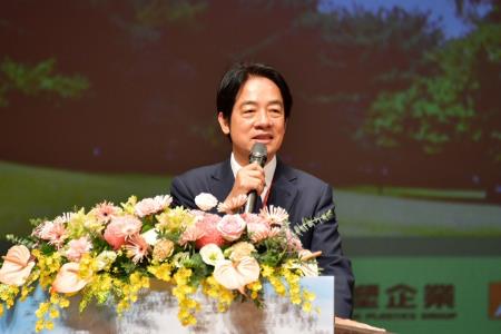 陳院長今(10)日出席中央大學「永續與綠能科技研究學院」揭牌典禮照片_5 共9張 　共9張