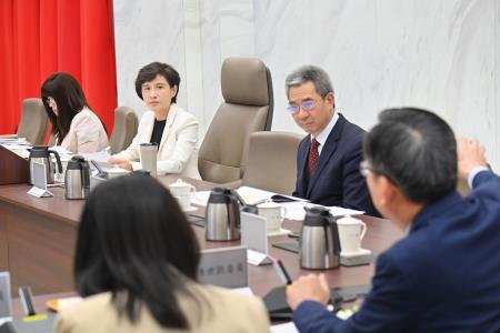 2026年5月13日行政院副院長鄭麗君主持行政院消費者保護會 　共5張
