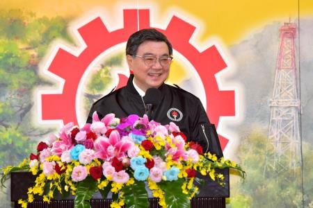 2026年4月29日行政院長卓榮泰出席「台灣石油工會115年模範勞工表揚大會」 　共5張