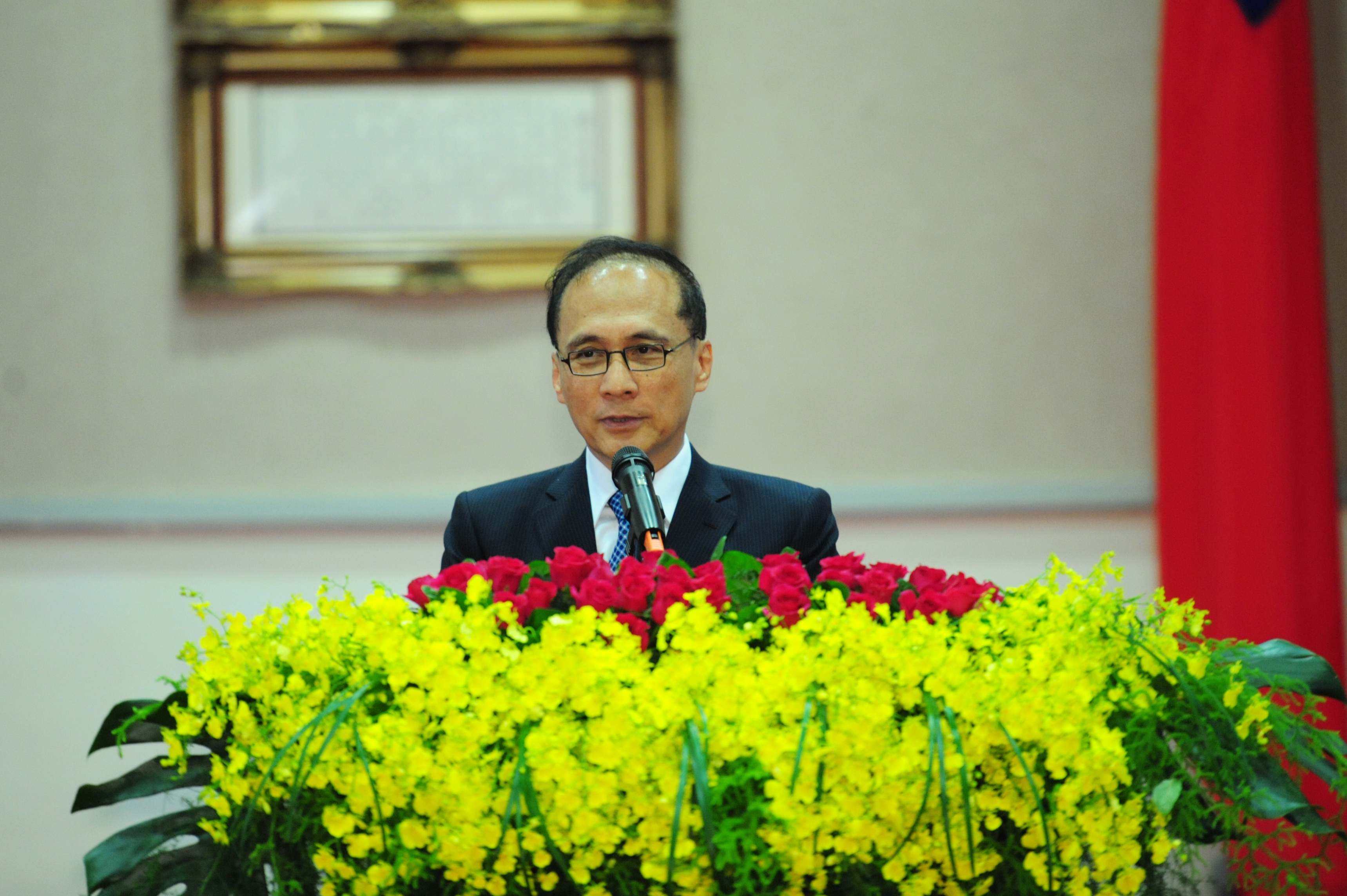 林揆鼓勵模範公務人員永保熱忱  積極努力為民服務
