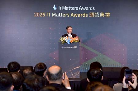 2025年12月9日行政院長卓榮泰出席第三屆「IT Matters Awards」頒獎典禮 　共5張