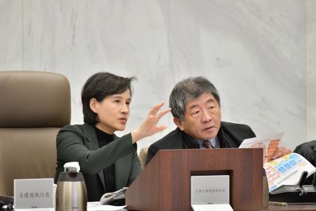 2025年1月10日行政院副院長鄭麗君主持長照推動小組諮詢會議S__17498173_0 　共8張