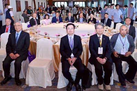 2026年6月28日行政院長卓榮泰出席「中華民國醫師公會全國聯合會第14屆第2次會員代表大會會後餐敘」 　共4張