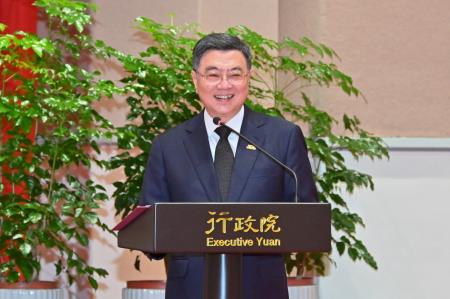 2025年7月10日行政院長卓榮泰接見世界臺灣商會聯合總會第31屆回國訪問團 　共8張