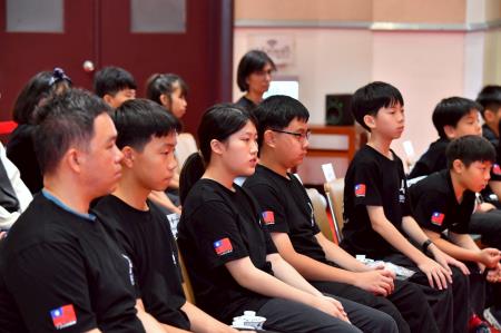 2026年6月3日行政院長卓榮泰接見「KidWind 2026風力能源世界賽台灣代表隊」一行 　共7張