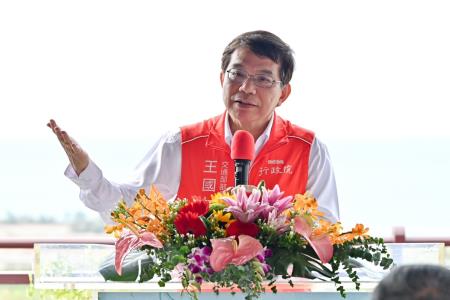 2024年4月9日行政院長陳建仁視察屏南快速公路。