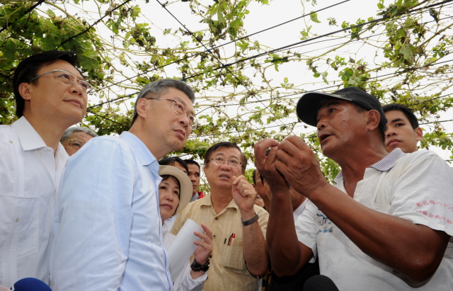 陳揆視察彰化及雲林災情，要求專案處理農損問題 　共1張