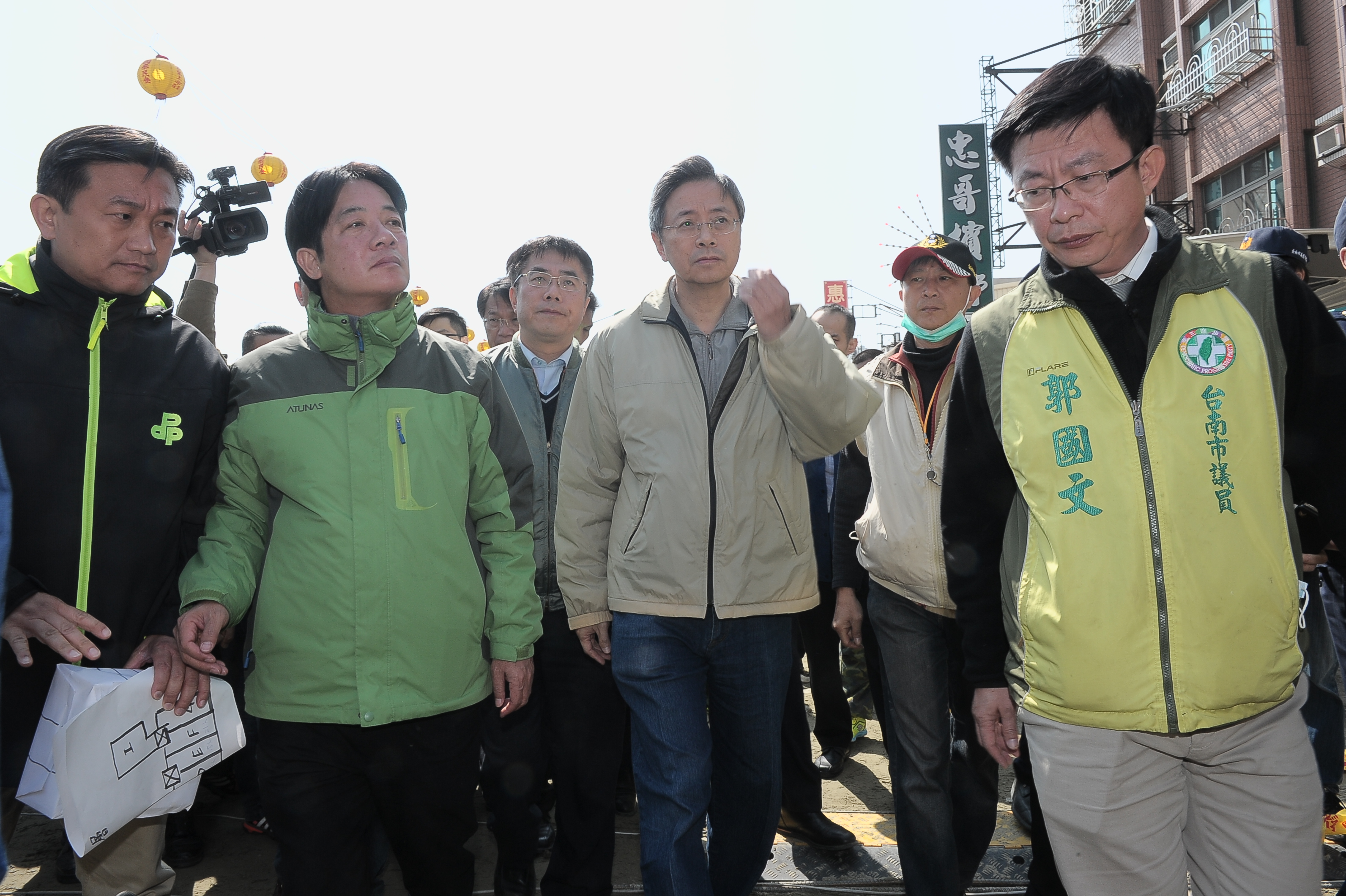 張揆鼓勵震災民眾勇敢面對未來 承諾政府將全力協助 　共3張