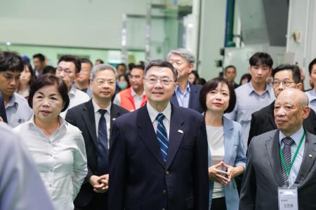 2025年8月14日行政院長卓榮泰參訪慶鴻機電並與機械（含工具機）業者交流座談會 　共15張
