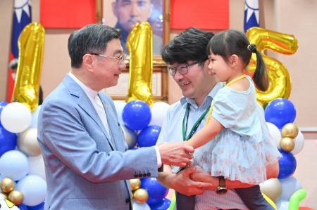 2026年8月14日行政院長卓榮泰出席行政院親子日活動 　共10張