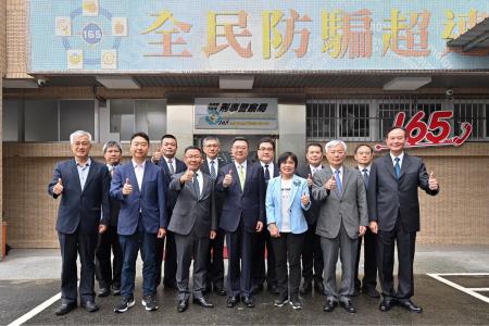 2024年5月24日行政院長卓榮泰視察「165反詐騙諮詢專線」