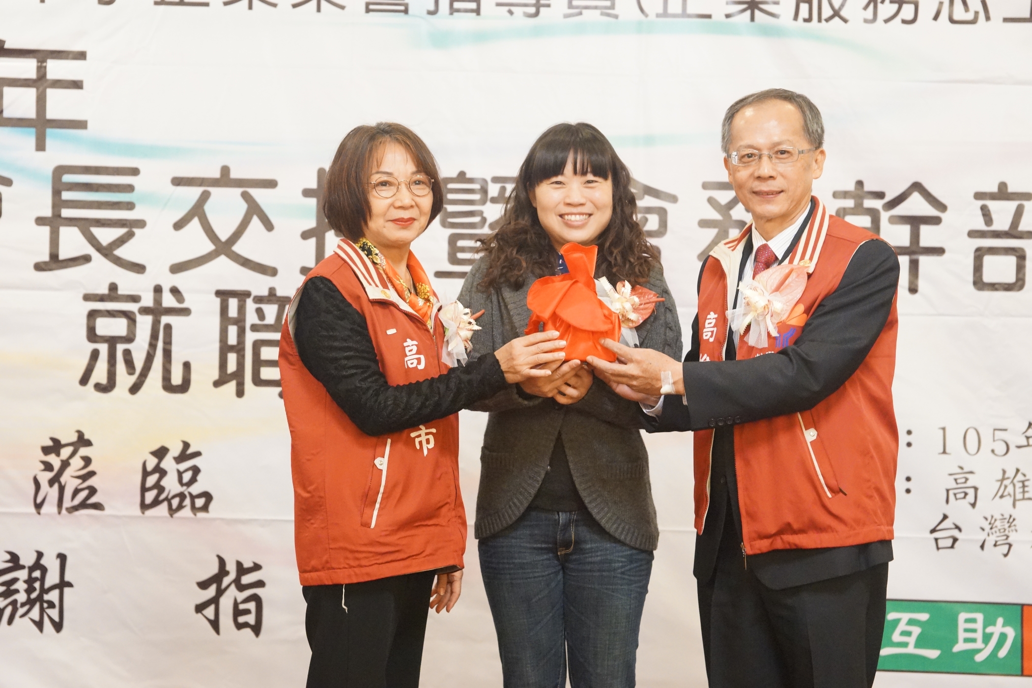 江玲君監交會長交接，新任會長林進福(右)
