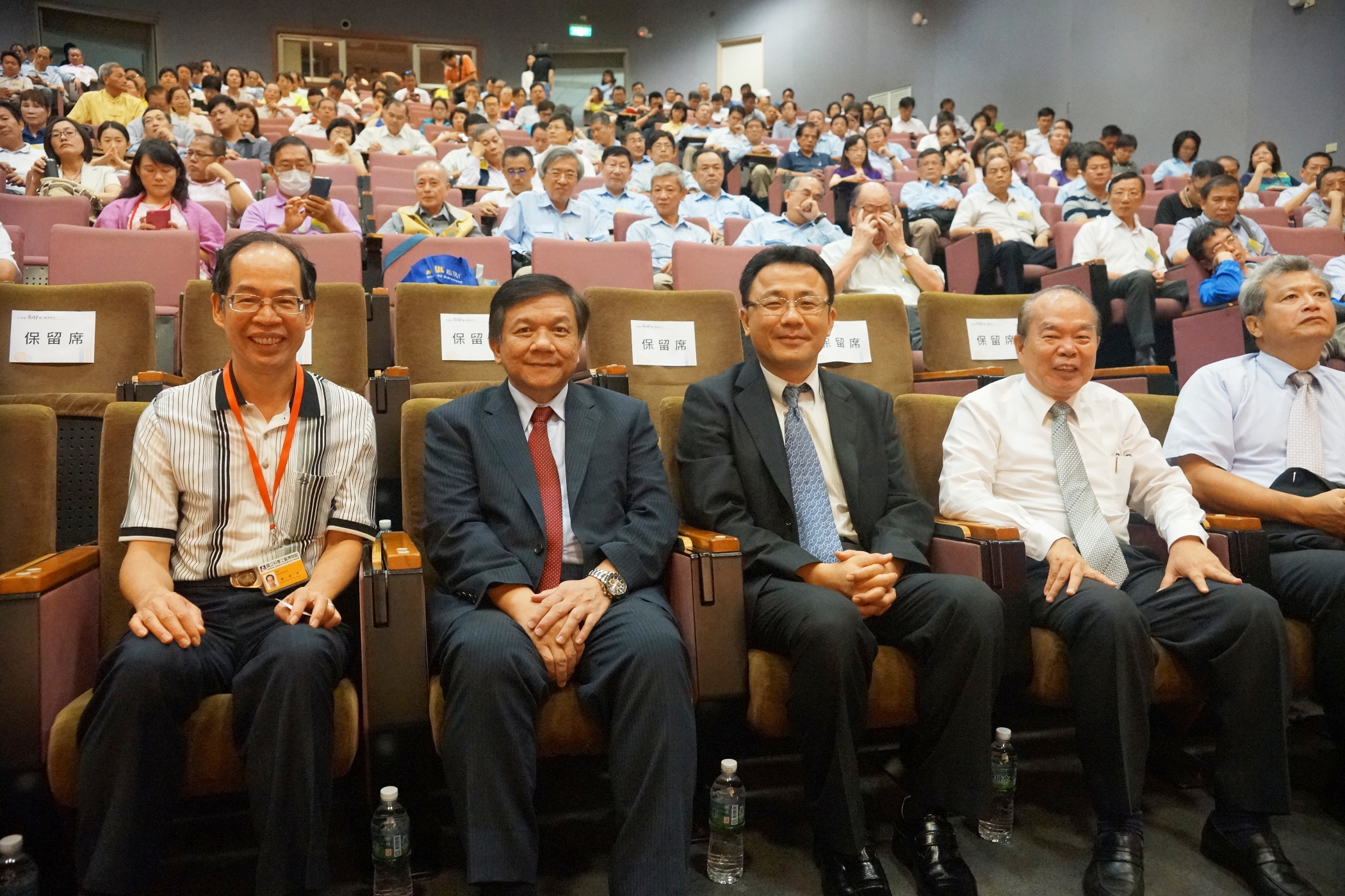 部長李世光（左二）主講，右三為黃義佑